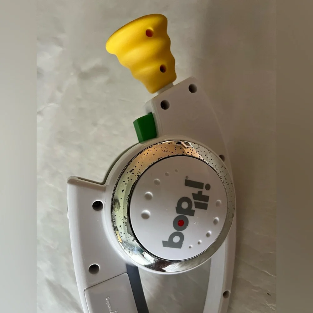 Hasbro Bop It 2008 Electronic Handheld Game White Blue Green Yellow Gaming